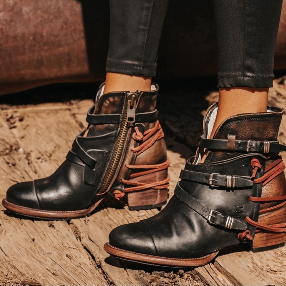 Freebird by Steven Shoes | Crue Black with Red | Gorgeous and Very Lightly Worn